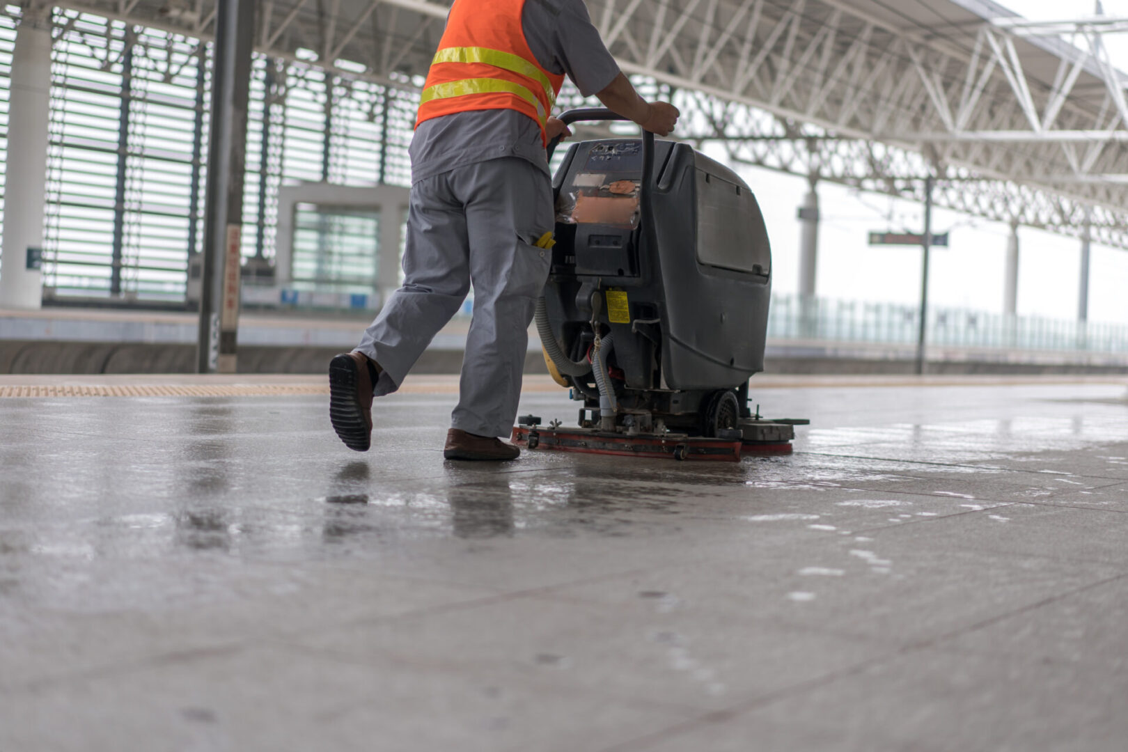 Worker,Cleaning,Floor,With,Machine